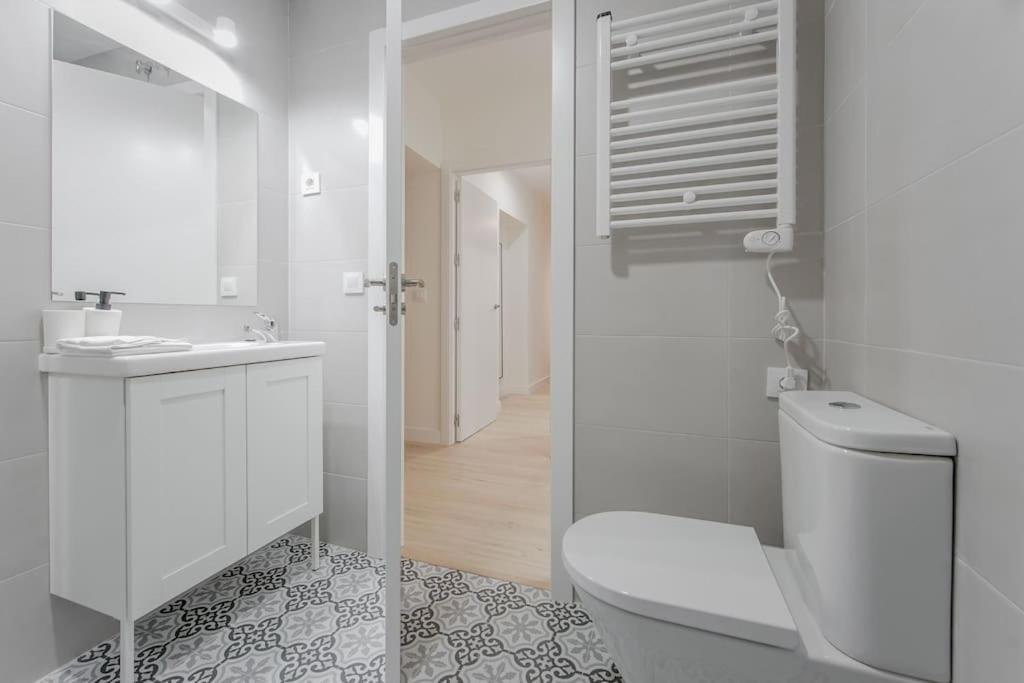 Modern Apt Para 6Px En La Plaza De Tirso De Molina Madrid Eksteriør bilde